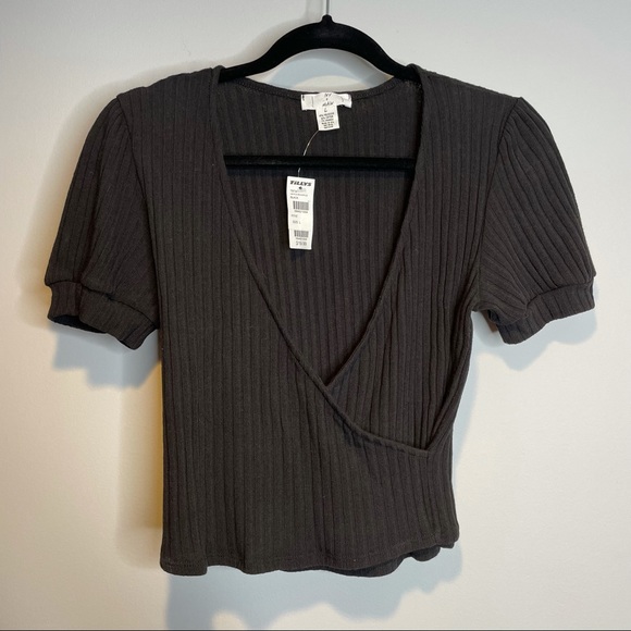 🎀 3/$15 🎀 Ivy and Main ribbed crop top - Picture 4 of 4